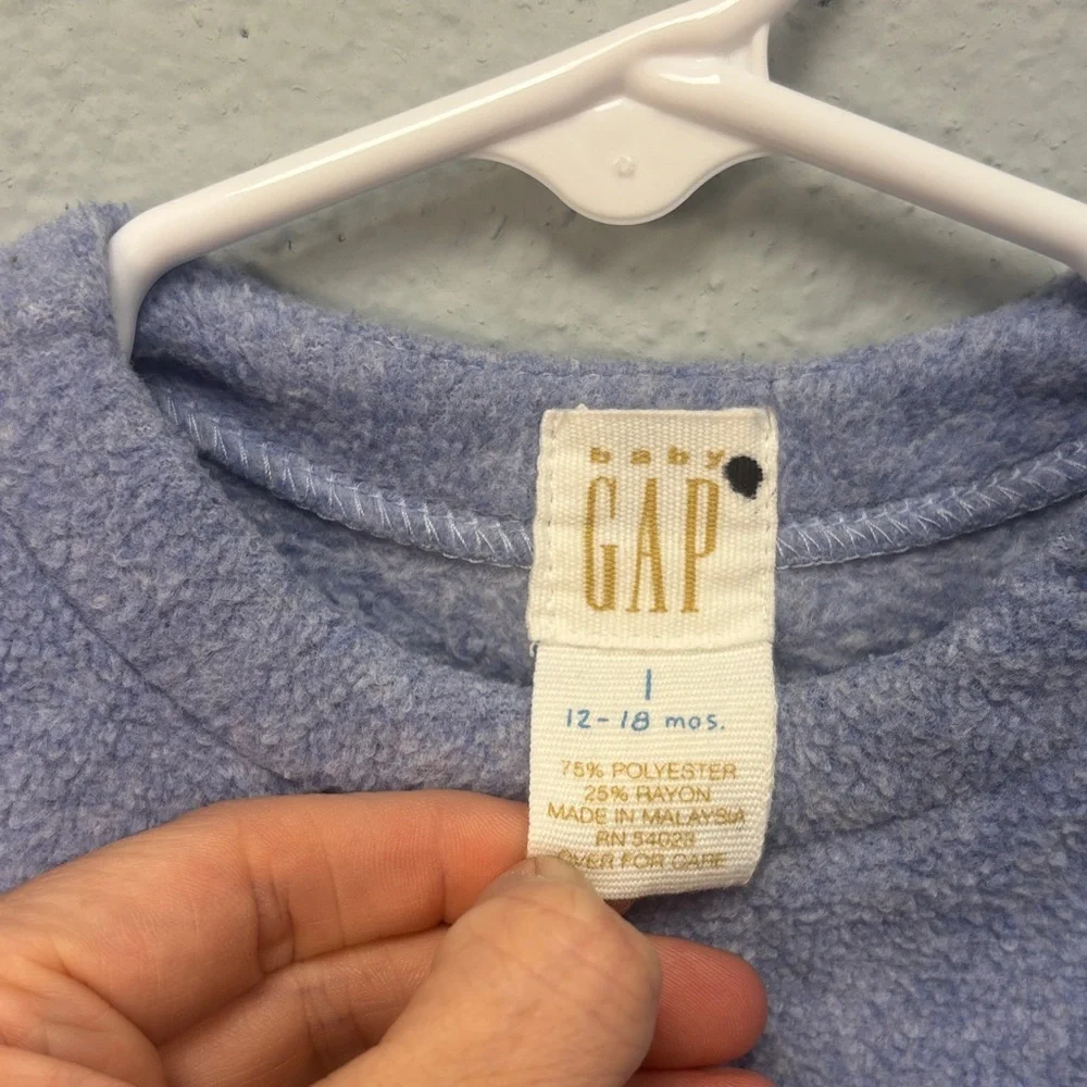 Baby GAP 12-18mo Light Blue Polar Bear Sweater in GUC- great item for bundling!